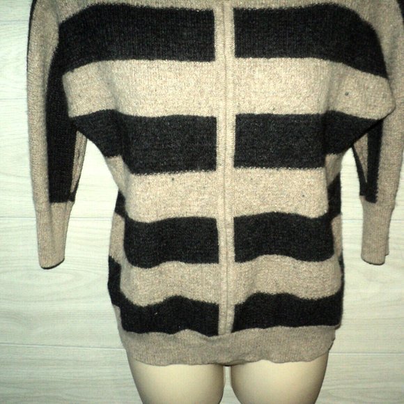 Loft Sweater Pullover Women's Sz M Tan and Gray Stripes 3/4 Sleeves Rayon Blend - Picture 3 of 5